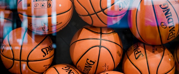 世界杯门票销售启动仪式盛况 - 球迷排队购票热情高涨